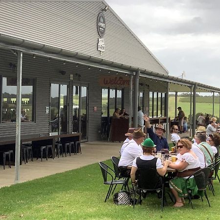 Hunter Valley Resort, Hunter Farm Adventure Centre & 4 Pines At The Farm Pokolbin Exteriör bild